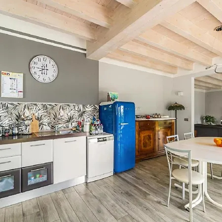 Moderna E Stupenda Di Recente Costruzione Con Grande Giardino Privato A بيت للعطل