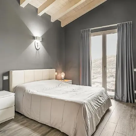 Moderna E Stupenda Di Recente Costruzione Con Grande Giardino Privato A * تْشيرنوبيو