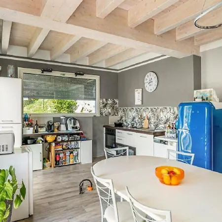Moderna E Stupenda Di Recente Costruzione Con Grande Giardino Privato A Сasa de vacaciones Cernobbio